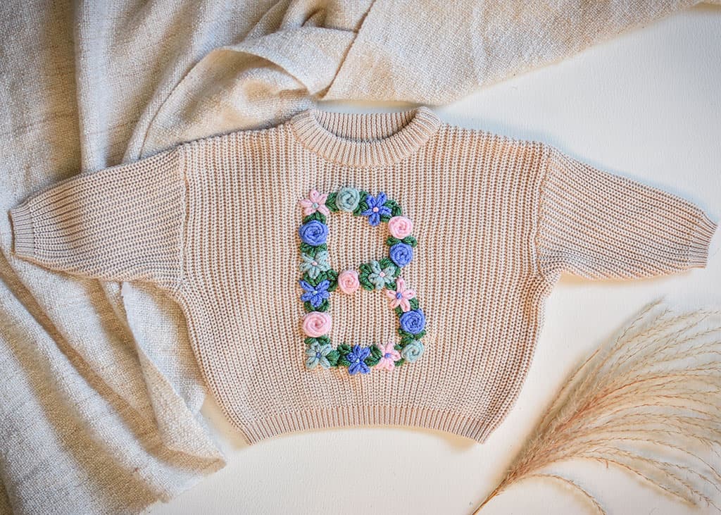 Trui met bloemenletter (klassieker)